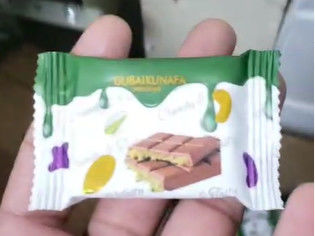 Últimas noticias de la empresa sobre Marca artesanal utiliza un enfoque semiautomático para crear barras de chocolate premium inspiradas en el Medio Oriente