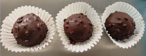 Últimos blogs de la empresa sobre Tecnología Innovadora de Recubrimiento Simultáneo de Chocolate y Cacahuate Resuelve con Éxito el Desafío de la Producción de Mochi.