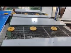 Donut sólo hacen chocolate recubrimiento en la parte inferior