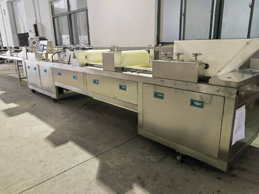 Buen precio P401 Máquina automática de producción de barras de cereales de arroz hinchado 150-300KG/h 380V en línea