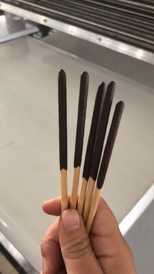 Buen precio Máquina de Recubrimiento de Chocolate para Galletas Pocky Modelo 900 450-500 piezas por Minuto en línea